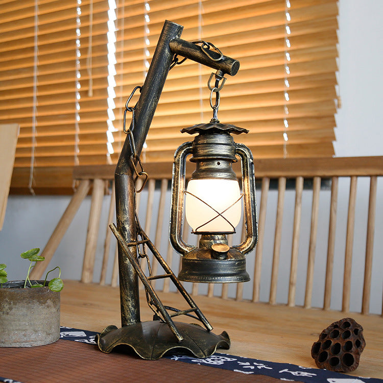 Lámpara de mesa de 1 luz de hierro bronce retro de queroseno 