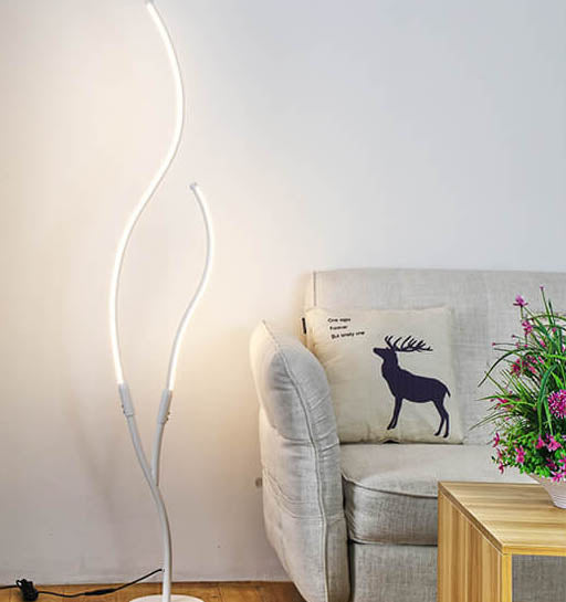 Moderne, minimalistische, geschwungene LED-Stehlampe mit 1 Licht