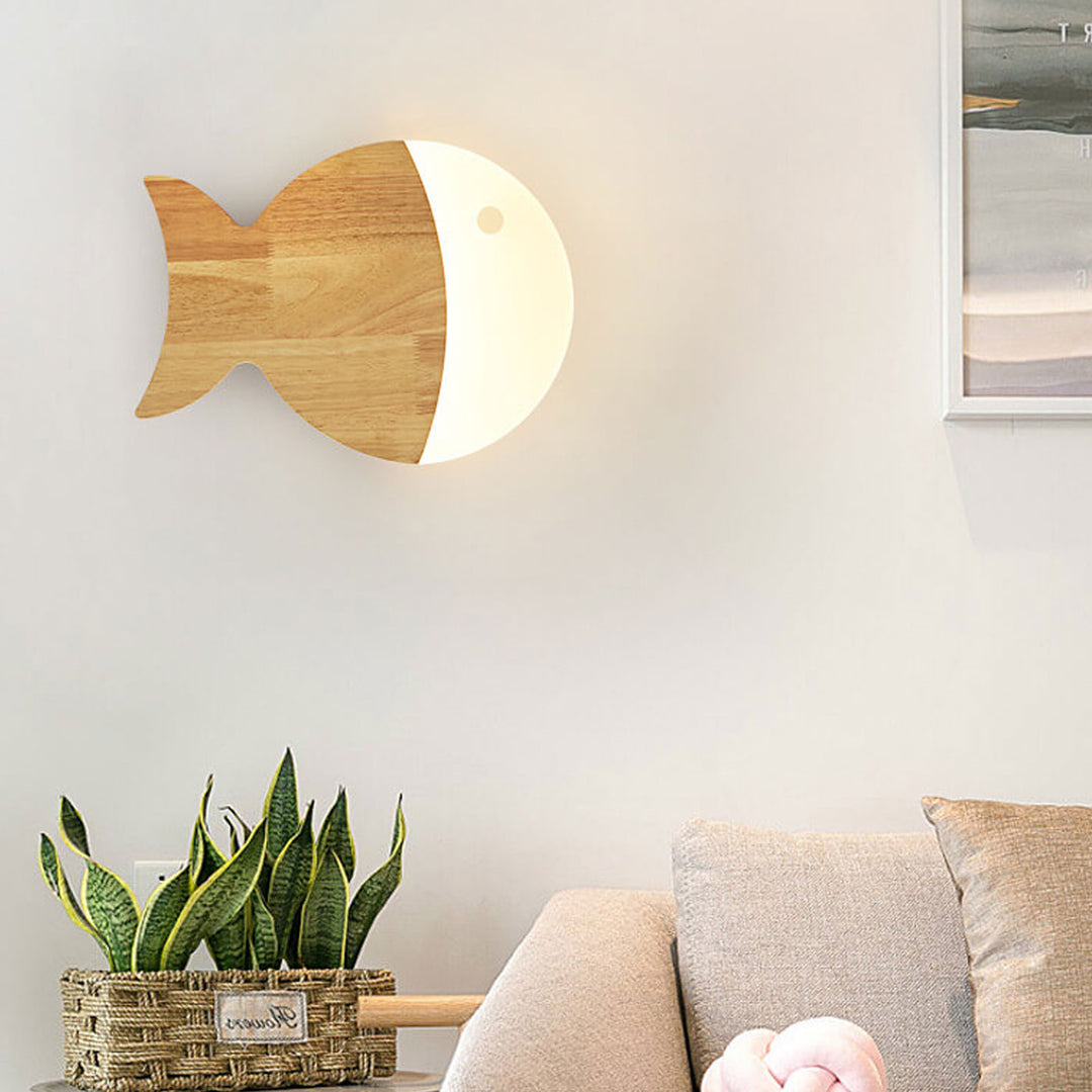 Nordische minimalistische Fisch-LED-Wandleuchte aus Eichenholz 