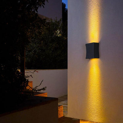 Applique murale extérieure étanche en aluminium carré moderne à LED 