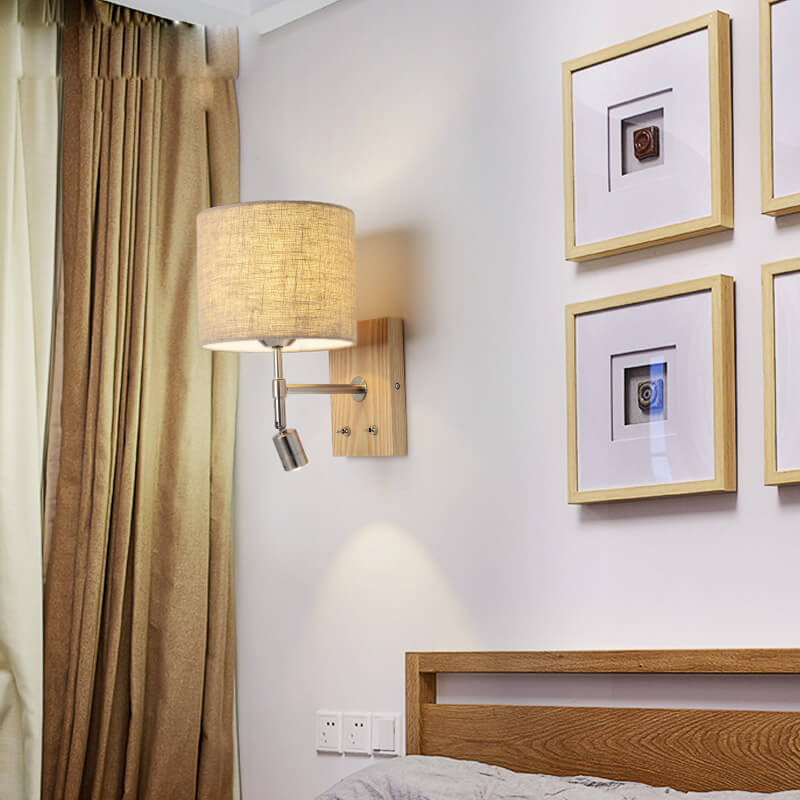Aplique de pared de 1 luz con base de madera y pantalla de tela moderna 