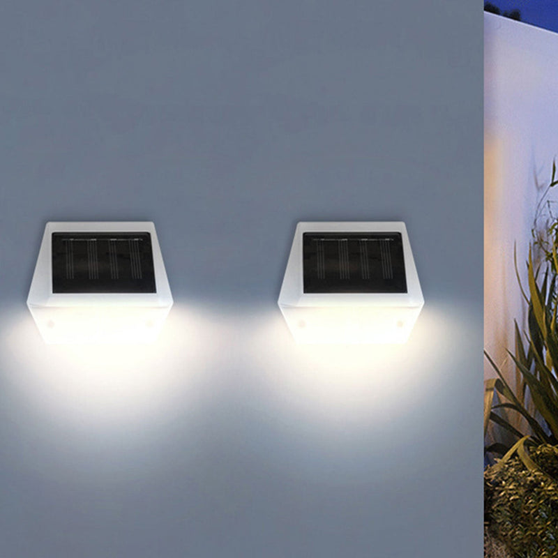 مصباح حائط شمسي LED بلاستيكي مقاوم للماء للاستخدام الخارجي 