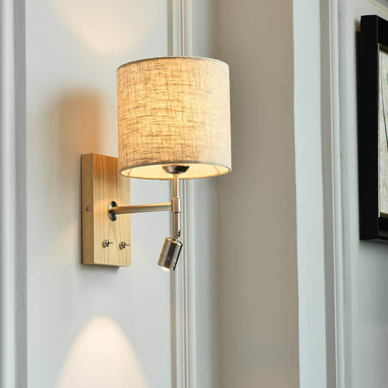 Aplique de pared de 1 luz con base de madera y pantalla de tela moderna 