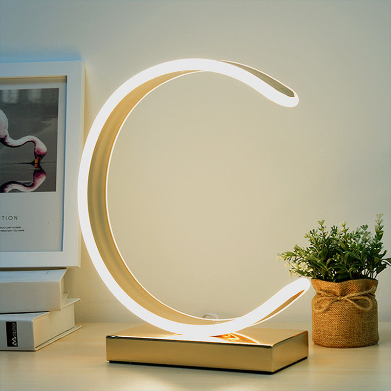مصباح طاولة LED على شكل حرف C الفاخر الإبداعي من نورديك 