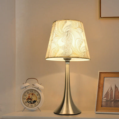 Traditionelle Bauernhaus Eisen Stoff Multi-Stil 1-Licht Tischlampe 