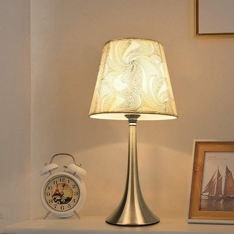 Traditionelle Bauernhaus Eisen Stoff Multi-Stil 1-Licht Tischlampe 