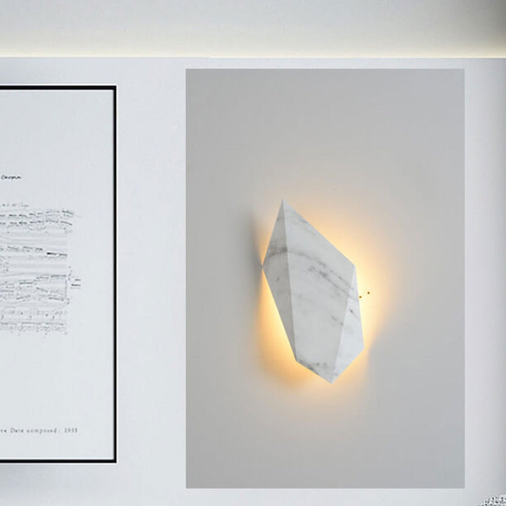 Aplique de pared LED contemporáneo nórdico de hierro con diseño geométrico de rombos para sala de estar y dormitorio 
