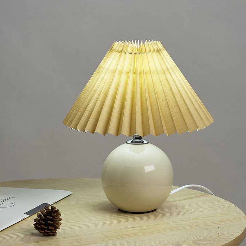 Nordische minimalistische plissierte 1-flammige Tischlampe aus Keramik 