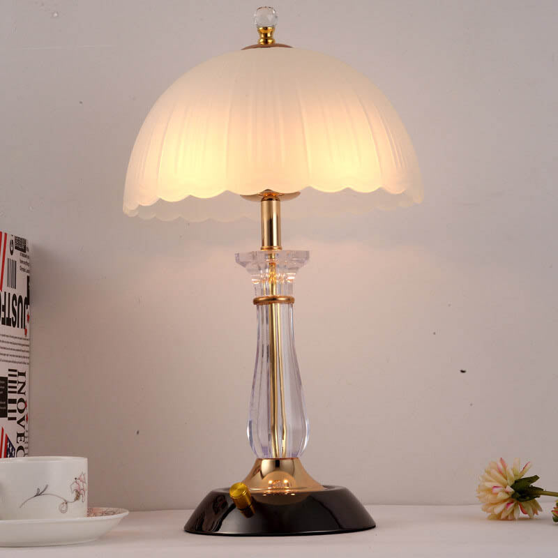 Moderne europäische Tischleuchte mit strukturiertem Glas-Kuppelschirm und zwei Lichtern 
