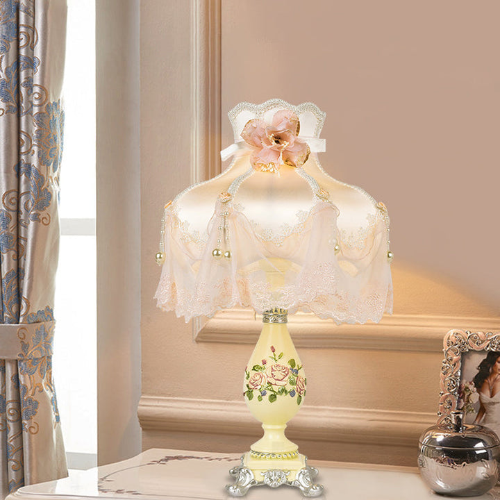 Lámpara de mesa de 1 luz con cúpula de tela estilo europeo 