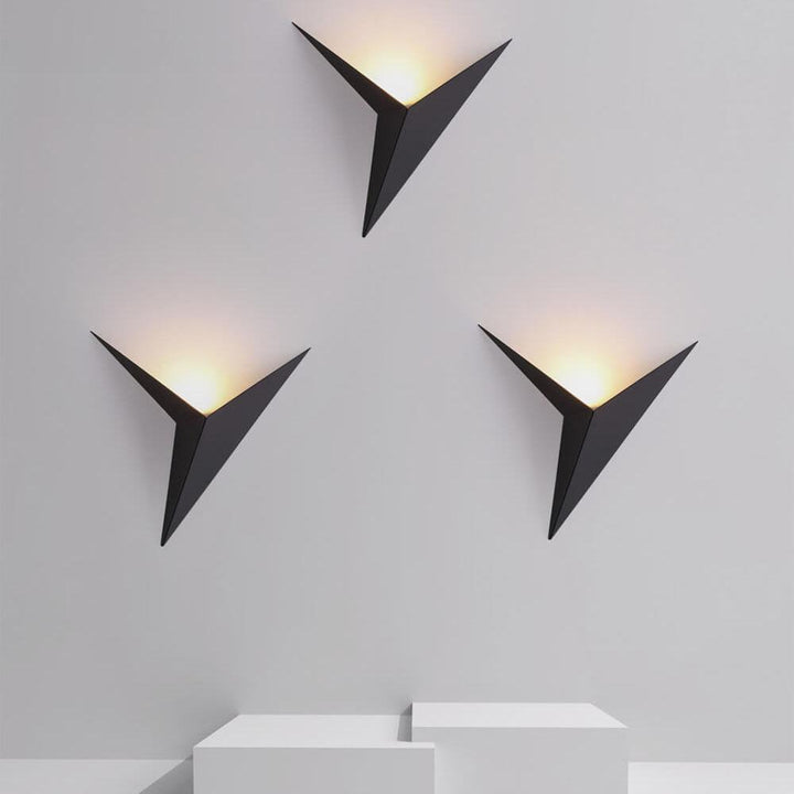 Lampes murales LED à 1 lumière en forme de triangle en métal moderne 