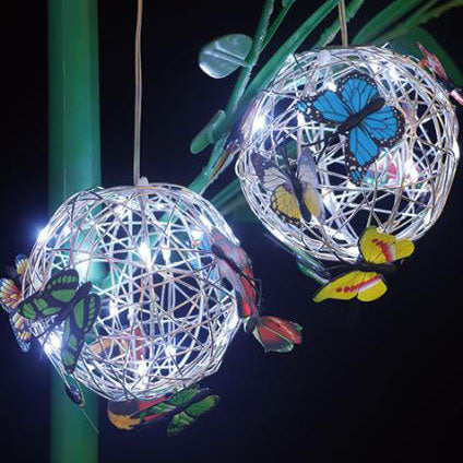 Luz colgante LED con bola de mariposa impermeable para exteriores solar 