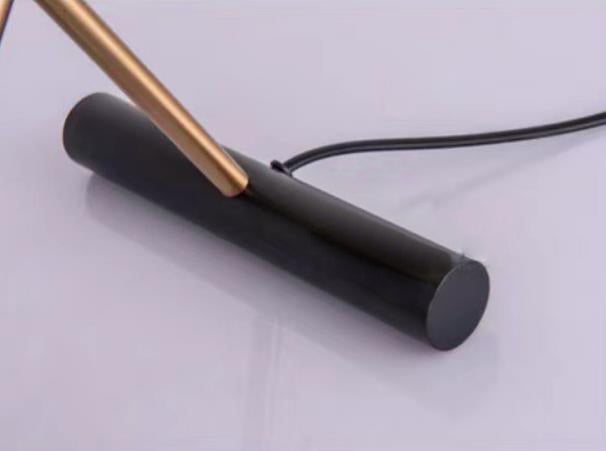 Industrial Metal Horn Shape Shade 1-Light Table Lamp