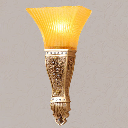Europäische Retro-Glas-Schnitzharz-Flare 1-Licht Wandleuchte 