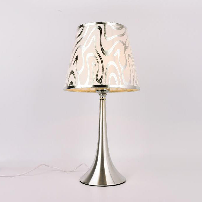 Traditionelle Bauernhaus Eisen Stoff Multi-Stil 1-Licht Tischlampe 