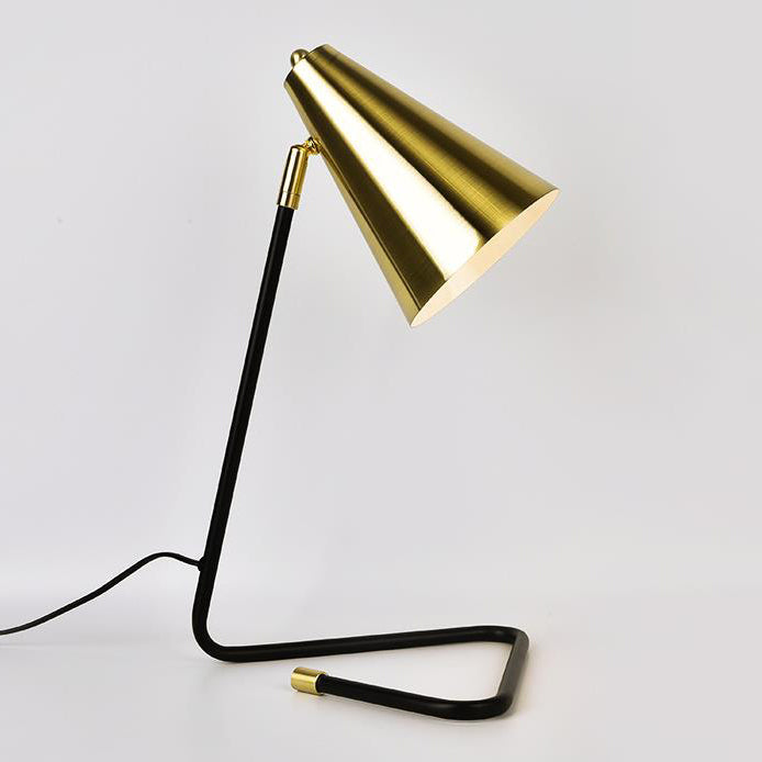 Einfache Eisen Glockenschirm Dreieck 1-Licht Tischlampe 