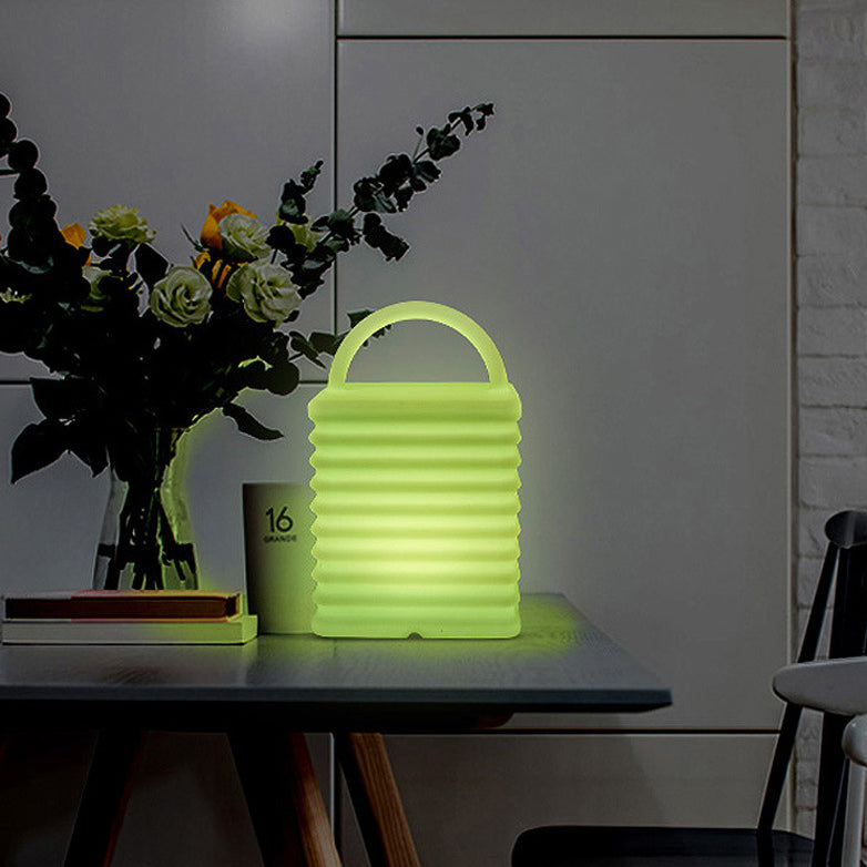 Moderne Art-Deco-Plastik-Bunte-Tote-Bag-Form-LED-Dekorative-Tischlampe 