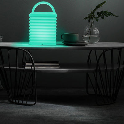 Moderne Art-Deco-Plastik-Bunte-Tote-Bag-Form-LED-Dekorative-Tischlampe 