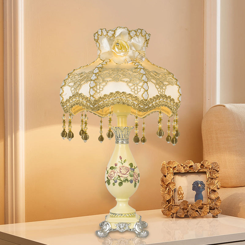 Europäischer Stil Hof Stoff Kuppel 1-Licht Tischlampe 
