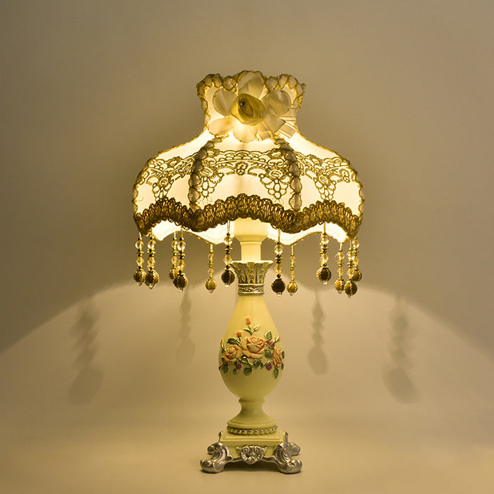 Europäischer Stil Hof Stoff Kuppel 1-Licht Tischlampe 