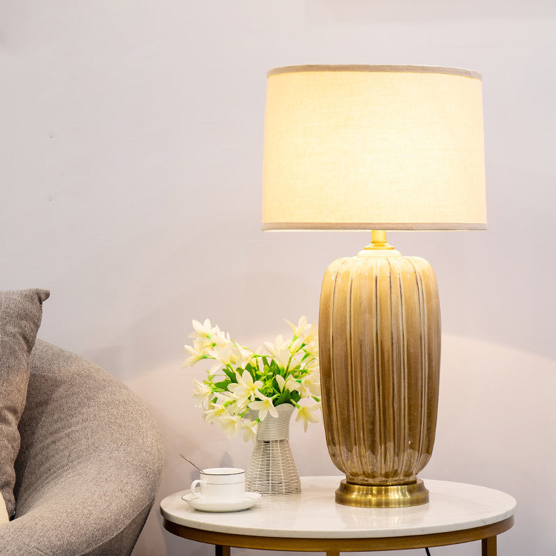 Moderne Stoff-Keramik-Säule Messing 1-Licht Tischlampe 