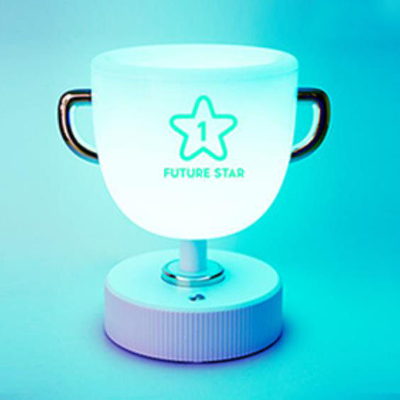 Kreative Trophäenbecher LED Nachtlicht USB Tischlampe 