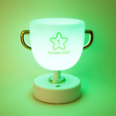 Kreative Trophäenbecher LED Nachtlicht USB Tischlampe 
