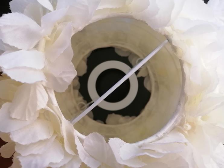 Moderne kreative Stoffblumenball 1-Licht Tischlampe 