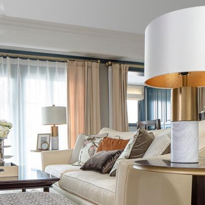 Moderne Stoff-Marmorsäulenbasis 1-Licht Tischlampe 