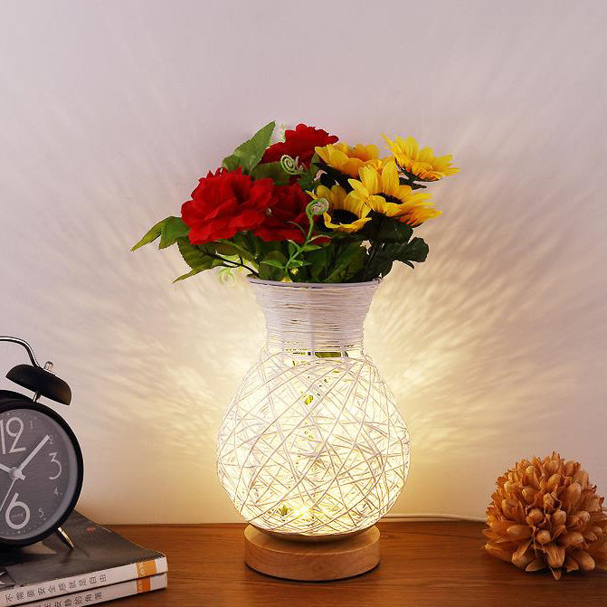Lampe de Table LED Design Créatif en Rotin Moderne 