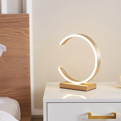 مصباح طاولة LED على شكل حرف C الفاخر الإبداعي من نورديك 