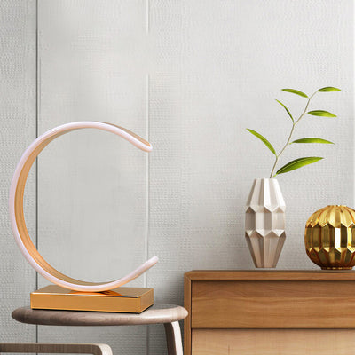 مصباح طاولة LED على شكل حرف C الفاخر الإبداعي من نورديك 