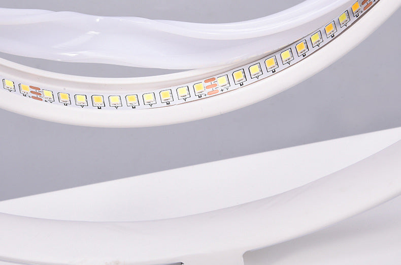 مصباح طاولة LED على شكل حرف C الفاخر الإبداعي من نورديك 