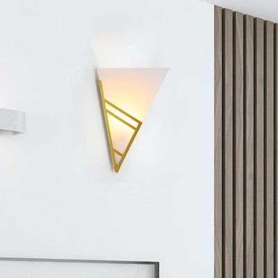 Nordic Creative Iron Triangles Geometry 1-Licht-Wandleuchte