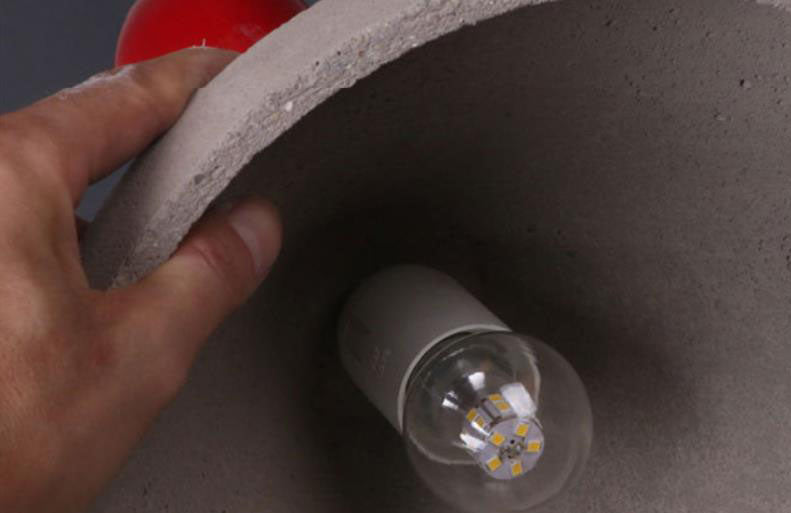 Lámpara colgante de 1 luz de cemento y madera maciza de estilo industrial 