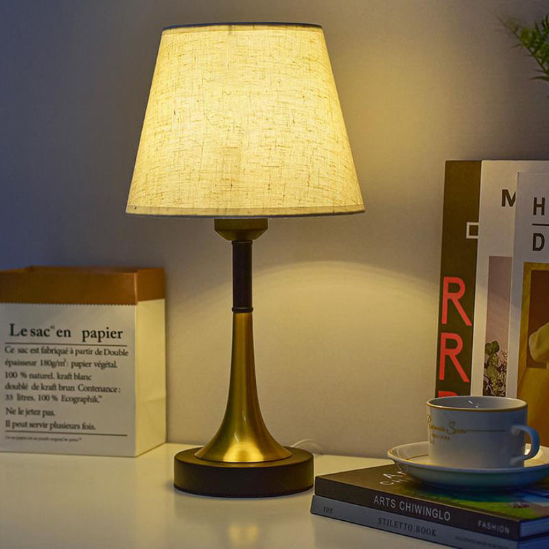 Lampe de table LED avec télécommande USB en tissu métallique rétro européen 
