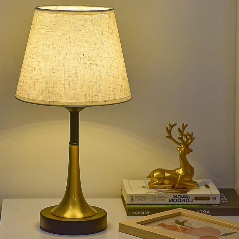 Lampe de table LED avec télécommande USB en tissu métallique rétro européen 