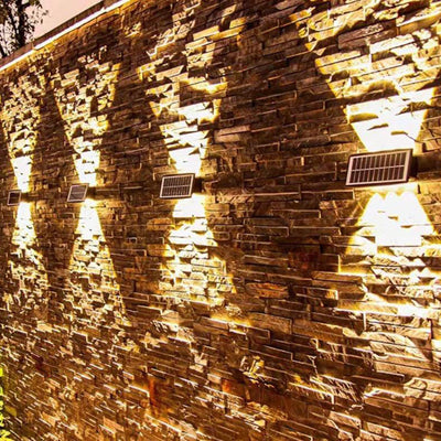 ضوء حائط خارجي بالطاقة الشمسية LED مزدوج الرأس علوي وسفلي مستطيل حديث 