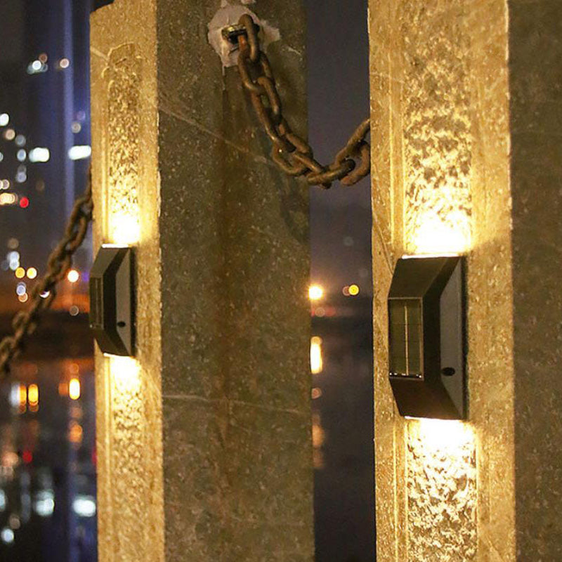 مصباح حائط حديث لأعلى وأسفل مضيء بالطاقة الشمسية LED خارجي مقاوم للماء للحدائق والمناظر الطبيعية 