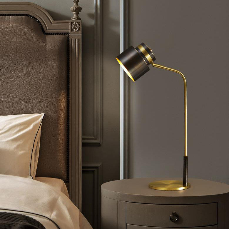 Lámpara de mesa moderna de lujo con pantalla cilíndrica de cobre de 1 luz para dormitorio 