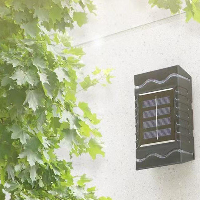 ضوء حائط خارجي مقاوم للماء مصنوع من البلاستيك LED شمسي بتصميم عصري بسيط 