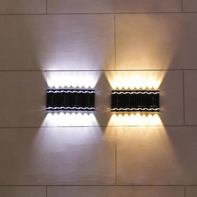 ضوء حائط خارجي مقاوم للماء مصنوع من البلاستيك LED شمسي بتصميم عصري بسيط 