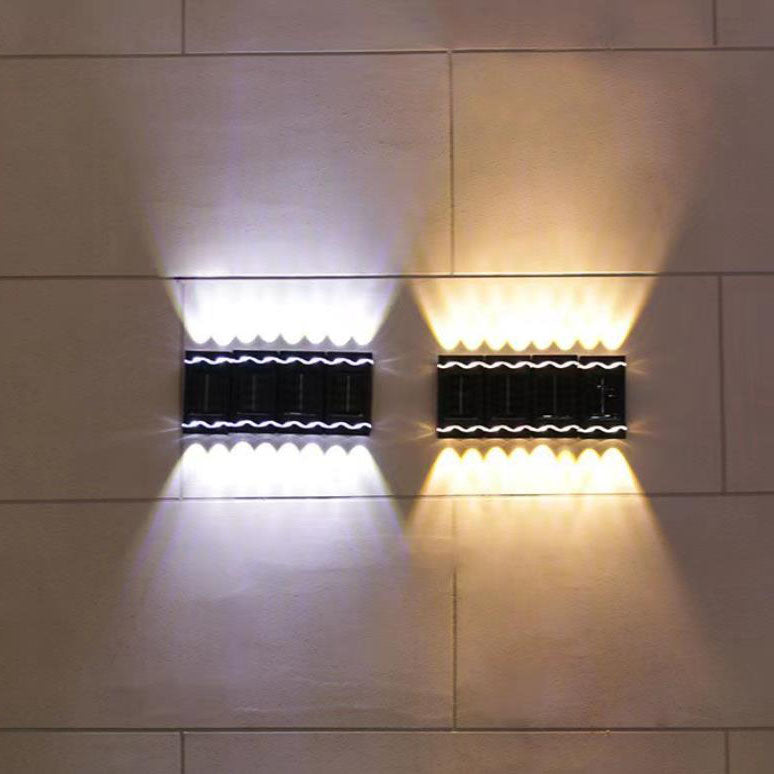 ضوء حائط خارجي مقاوم للماء مصنوع من البلاستيك LED شمسي بتصميم عصري بسيط 