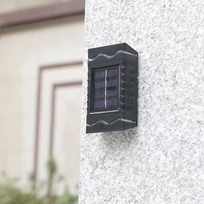 ضوء حائط خارجي مقاوم للماء مصنوع من البلاستيك LED شمسي بتصميم عصري بسيط 
