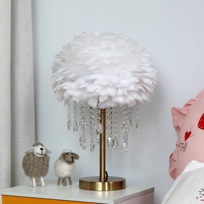 Lámpara de mesa contemporánea y creativa de hierro con plumas, cristal redondo y borlas, de 1 luz, para dormitorio 