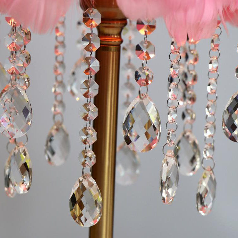 Lámpara de mesa contemporánea y creativa de hierro con plumas, cristal redondo y borlas, de 1 luz, para dormitorio 