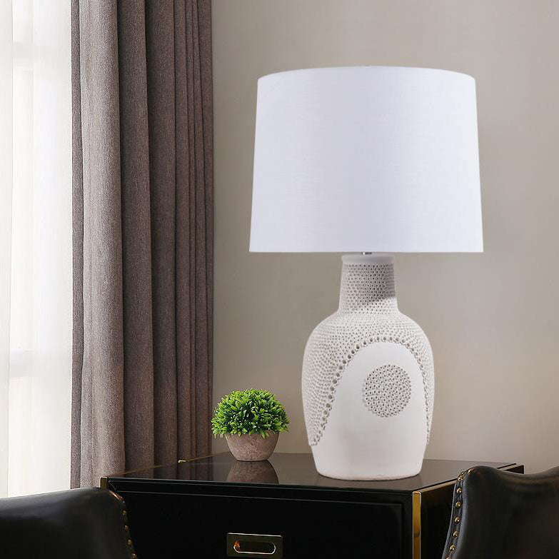 Lámpara de mesa de 1 luz con tambor de tela y jarra de cerámica en blanco y negro minimalista moderno 