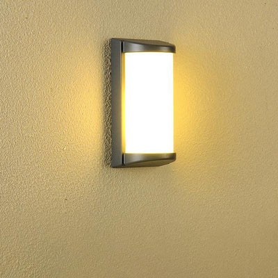 مصباح جداري LED خارجي حديث نصف أسطواني من الألومنيوم المقاوم للماء 
