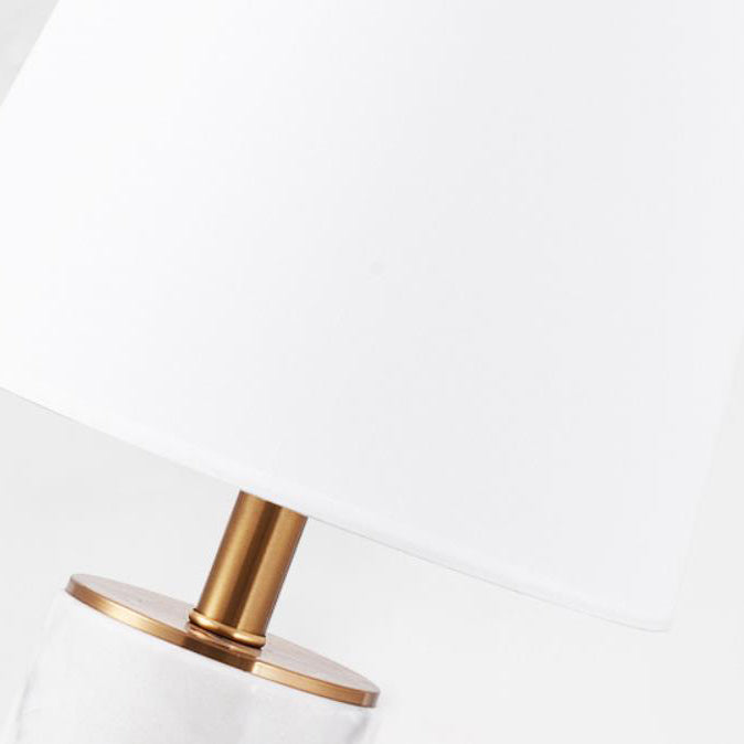 Lampe de table à 1 lumière avec base en colonne de marbre et abat-jour en tissu de luxe nordique 
