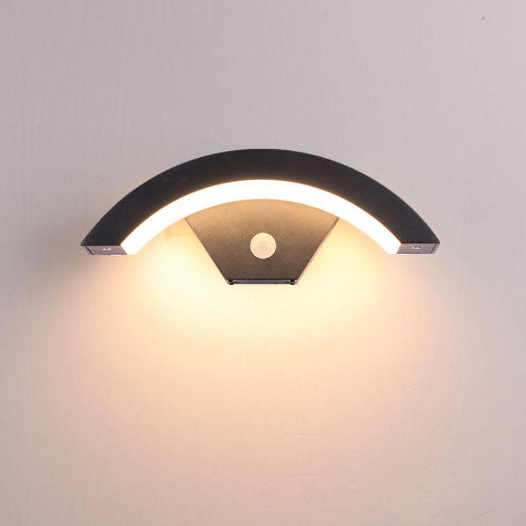 Lámpara de Aplique de Pared LED Curva de Aluminio Acrílico Impermeable para Exteriores Moderna 